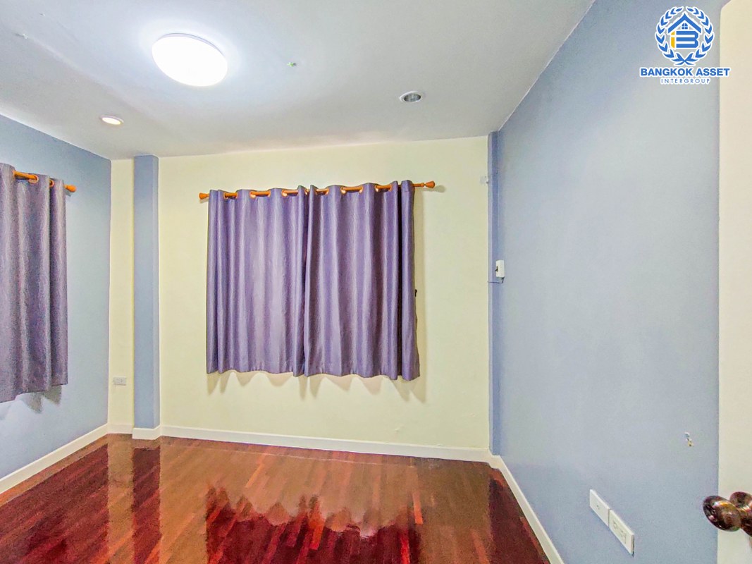 *****บ้านเดี่ยวมือสองกรุงเทพมหานคร หมู่บ้านเพิ่มทรัพย์ บางแค16 เนื้อที่ 55 ตร.ว. สวยงาม พร้อมอยู่ ฟังก์ชัน 3 ห้องนอน 2 ห้องน้ำ 2 ที่จอดรถ แถมฟรี! ปั๊มน้ำและแทงค์น้ำ ทำเลดี เดินทางสะดวก เชื่อมต่อถนนกัลปพฤกษ์, ถนนกาญจนาภิเษก, ถนนเอกชัย ใกล้ตลาดอินดี้ กัลปพฤกษ์และห้างสรรพสินค้า "เดอะมอลบางแค"