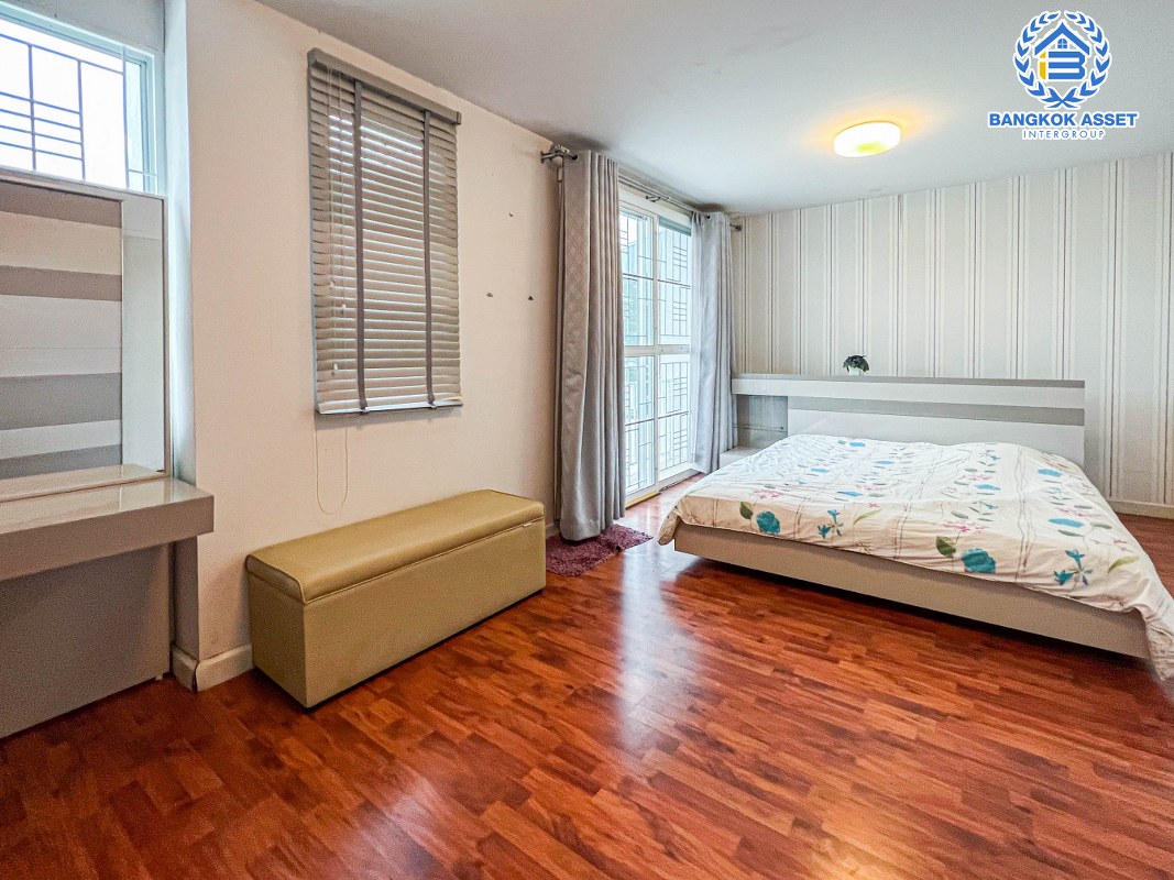 *****ทาวน์เฮ้าส์มือสองกรุงเทพมหานคร โครงการ เดอะคอนเนค เกษตร-นวมินทร์ เนื้อที่ 22.3 ตร.ว โดดเด่น สไตล์โมเดิร์น กับฟังก์ชัน 3 ห้องนอน 2 ห้องน้ำ 3 ที่จอดรถ ฟรี! 2 เครื่องปรับอากาศ, ปั้มน้ำ, แทงค์น้ำ พร้อมเฟอร์นิเจอร์ ทำเลเดินทางสะดวก เชื่อมต่อถนนประเสริฐมนูกิจ, ถนนนวมินทร์ ใกล้ทางด่วน "ฉลองรัช"