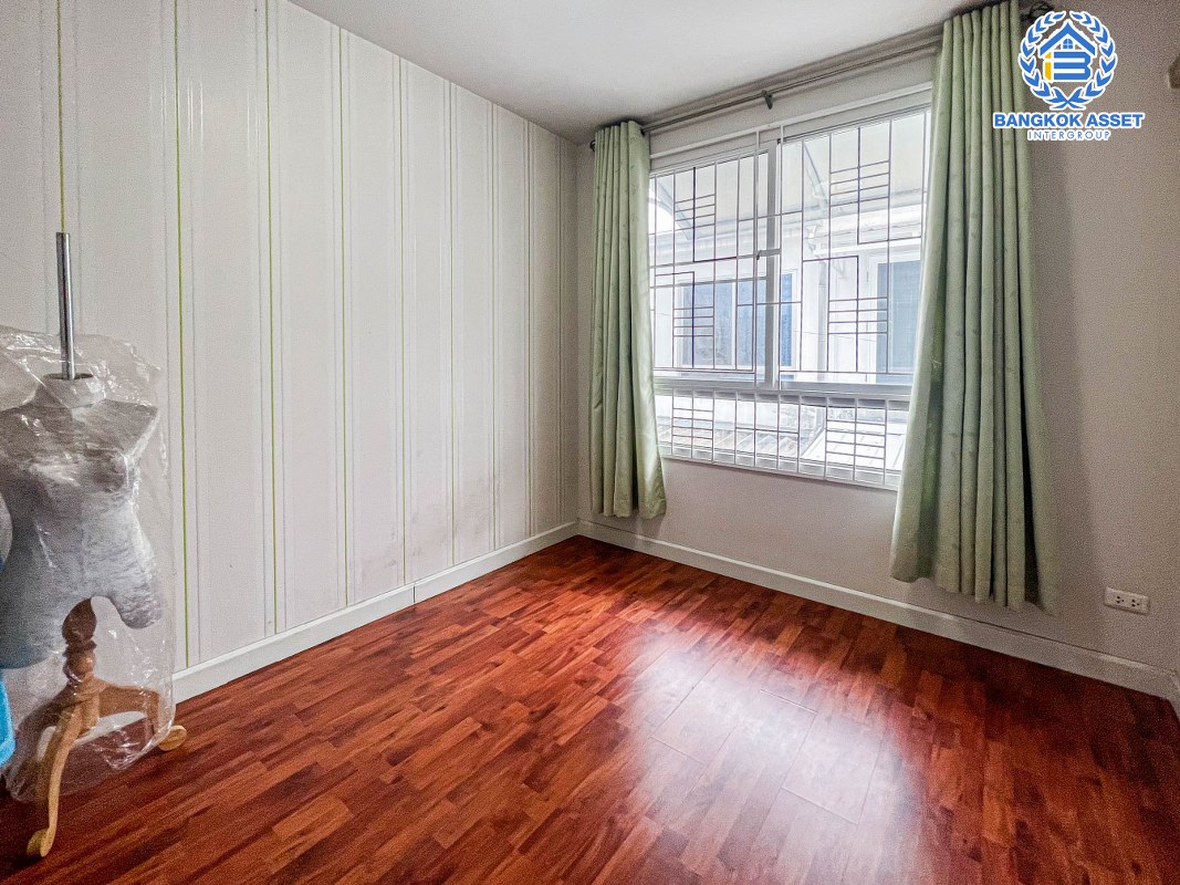 *****ทาวน์เฮ้าส์มือสองกรุงเทพมหานคร โครงการ เดอะคอนเนค เกษตร-นวมินทร์ เนื้อที่ 22.3 ตร.ว โดดเด่น สไตล์โมเดิร์น กับฟังก์ชัน 3 ห้องนอน 2 ห้องน้ำ 3 ที่จอดรถ ฟรี! 2 เครื่องปรับอากาศ, ปั้มน้ำ, แทงค์น้ำ พร้อมเฟอร์นิเจอร์ ทำเลเดินทางสะดวก เชื่อมต่อถนนประเสริฐมนูกิจ, ถนนนวมินทร์ ใกล้ทางด่วน "ฉลองรัช"