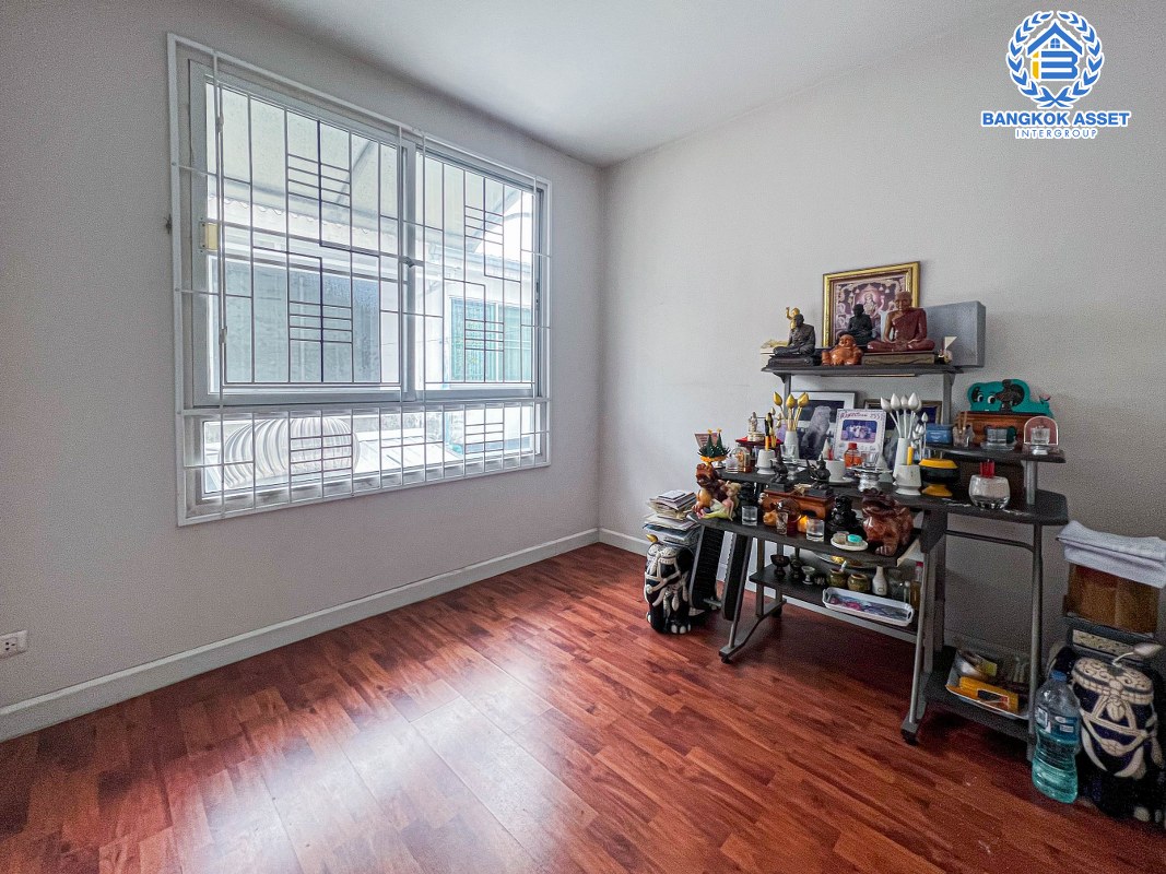 *****ทาวน์เฮ้าส์มือสองกรุงเทพมหานคร โครงการ เดอะคอนเนค เกษตร-นวมินทร์ เนื้อที่ 22.3 ตร.ว โดดเด่น สไตล์โมเดิร์น กับฟังก์ชัน 3 ห้องนอน 2 ห้องน้ำ 3 ที่จอดรถ ฟรี! 2 เครื่องปรับอากาศ, ปั้มน้ำ, แทงค์น้ำ พร้อมเฟอร์นิเจอร์ ทำเลเดินทางสะดวก เชื่อมต่อถนนประเสริฐมนูกิจ, ถนนนวมินทร์ ใกล้ทางด่วน "ฉลองรัช"