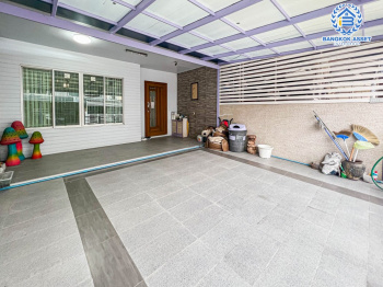 *****ทาวน์เฮ้าส์มือสองกรุงเทพมหานคร โครงการ เดอะคอนเนค เกษตร-นวมินทร์ เนื้อที่ 22.3 ตร.ว โดดเด่น สไตล์โมเดิร์น กับฟังก์ชัน 3 ห้องนอน 2 ห้องน้ำ 3 ที่จอดรถ ฟรี! 2 เครื่องปรับอากาศ, ปั้มน้ำ, แทงค์น้ำ พร้อมเฟอร์นิเจอร์ ทำเลเดินทางสะดวก เชื่อมต่อถนนประเสริฐมนูกิจ, ถนนนวมินทร์ ใกล้ทางด่วน "ฉลองรัช"