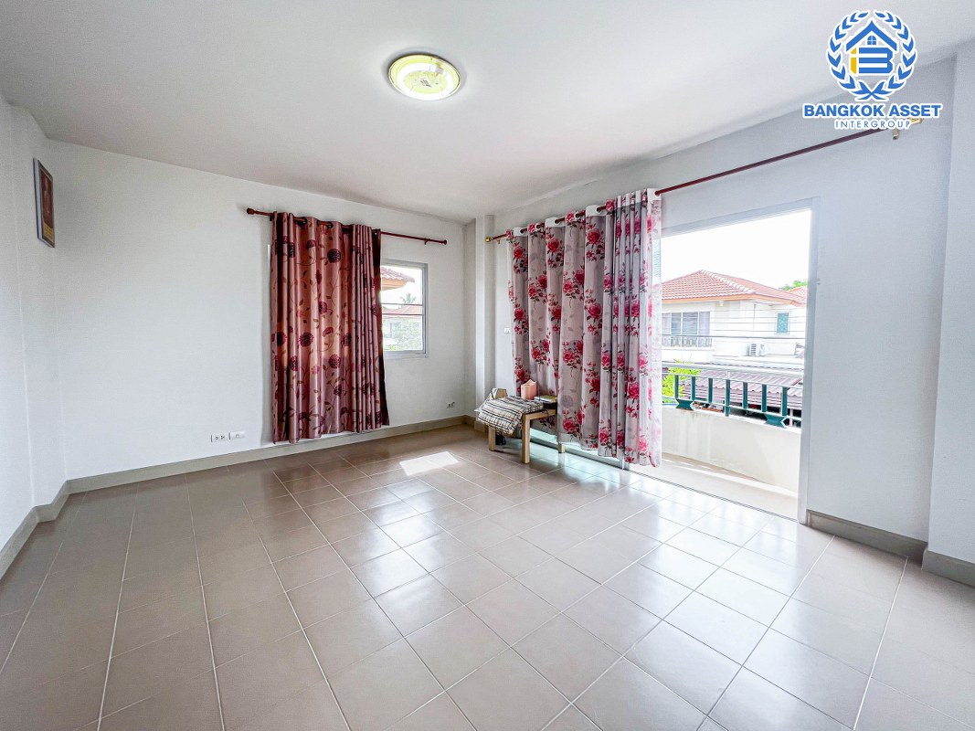 *****บ้านแฝดมือสองนนทบุรี โครงการ ศุภาลัยวิลล์ วงแหวนปิ่นเกล้า-พระราม5 เนื้อที่ 36 ตร.ว บ้านสภาพดี มีสวนในตัว พร้อมฟังก์ชัน 3 ห้องนอน 2 ห้องน้ำ 1 ที่จอดรถ แถมฟรี! 1 เครื่องปรับอากาศ ทำเลสงบ ร่มเย็น เชื่อมต่อถนนอัจฉริยะพัฒนา, ถนนกาญจนาภิเษก ใกล้ห้างสรรพสินค้า "โลตัส บางใหญ่" และจุดขึ้นทางด่วน "ศรีรัช"