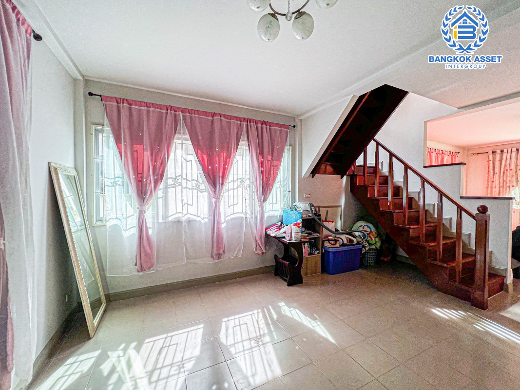 *****บ้านแฝดมือสองนนทบุรี โครงการ ศุภาลัยวิลล์ วงแหวนปิ่นเกล้า-พระราม5 เนื้อที่ 36 ตร.ว บ้านสภาพดี มีสวนในตัว พร้อมฟังก์ชัน 3 ห้องนอน 2 ห้องน้ำ 1 ที่จอดรถ แถมฟรี! 1 เครื่องปรับอากาศ ทำเลสงบ ร่มเย็น เชื่อมต่อถนนอัจฉริยะพัฒนา, ถนนกาญจนาภิเษก ใกล้ห้างสรรพสินค้า "โลตัส บางใหญ่" และจุดขึ้นทางด่วน "ศรีรัช"