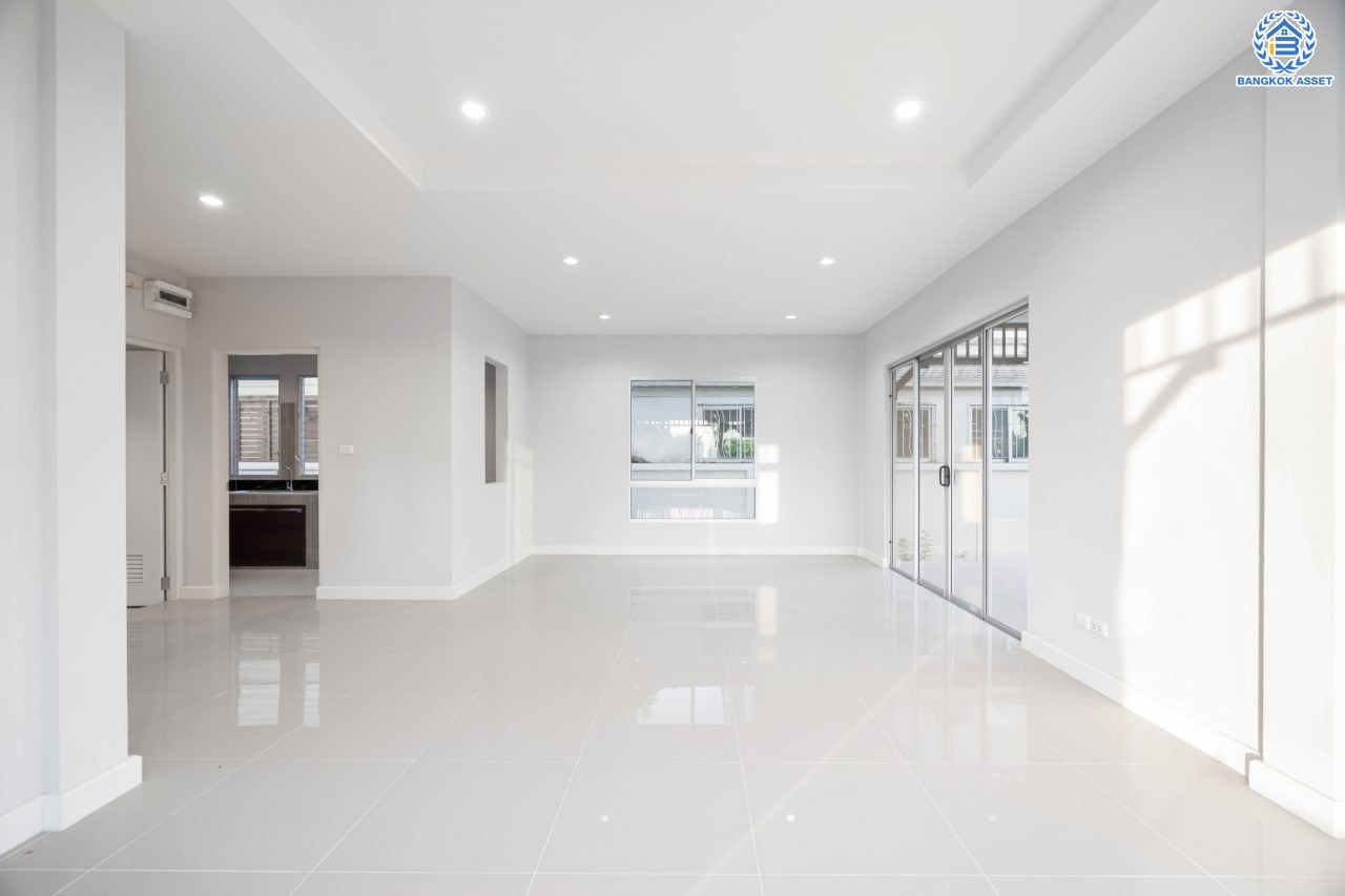 บ้านเดี่ยวมือสอง นนทบุรี ม.ชัยพฤกษ์ บางใหญ่ เฟส1 หลลังมุม คุณภาพจากแบรนด์ L&H เนื้อที่กว้างกว่า 71.20 ตร.ว. ฟังก์ชัน 3 ห้องนอน 3 ห้องน้ำ 2 ที่จอดรถ ภายในตกแต่งแบบโมเดิร์น สภาพสวย ฟรี! แอร์ 5 เครื่อง ตั้งบนทำเลเดินทางสะดวก ใกล้รถไฟฟ้าสายสีม่วง "สถานีคลองบางไผ่" และจุดขึ้นทางด่วน "ศรีรัช"