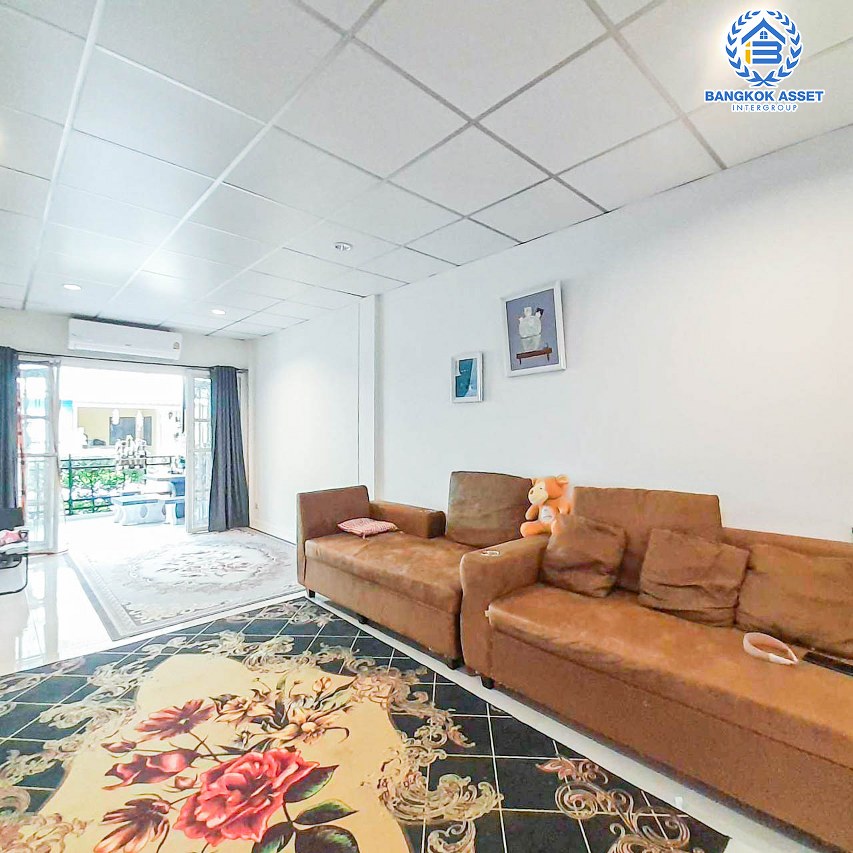 *****ทาวน์เฮ้าส์มือสอง โครงการ บุศรินทร์ วงแหวน-รัตนาธิเบศร์ เนื้อที่กว้าง 28.10 ตร.ว. ฟังก์ชัน 4 ห้องนอน 2 ห้องน้ำ ภายในโล่งกว้าง แต่งสวยสไตล์โมเดิร์น ฟรี! เครื่องปรับอากาศ บนทำเลเดินทางสะดวก เชื่อมต่อถนนบ้านกล้วย-ไทรน้อย, ถนนบางกรวย-ไทรน้อย, ถนนกาญจณาภิเษก ใกล้จุดขึ้นทางด่วน "ศรีรัช" จองเลย!