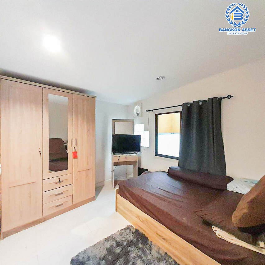 *****ทาวน์เฮ้าส์มือสอง โครงการ บุศรินทร์ วงแหวน-รัตนาธิเบศร์ เนื้อที่กว้าง 28.10 ตร.ว. ฟังก์ชัน 4 ห้องนอน 2 ห้องน้ำ ภายในโล่งกว้าง แต่งสวยสไตล์โมเดิร์น ฟรี! เครื่องปรับอากาศ บนทำเลเดินทางสะดวก เชื่อมต่อถนนบ้านกล้วย-ไทรน้อย, ถนนบางกรวย-ไทรน้อย, ถนนกาญจณาภิเษก ใกล้จุดขึ้นทางด่วน "ศรีรัช" จองเลย!