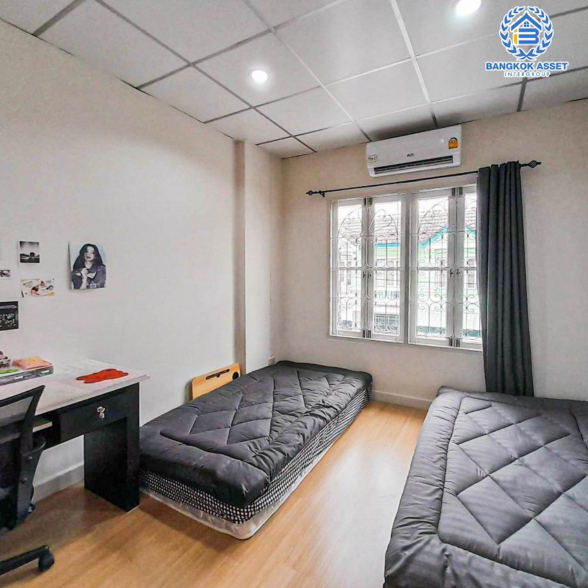 *****ทาวน์เฮ้าส์มือสอง โครงการ บุศรินทร์ วงแหวน-รัตนาธิเบศร์ เนื้อที่กว้าง 28.10 ตร.ว. ฟังก์ชัน 4 ห้องนอน 2 ห้องน้ำ ภายในโล่งกว้าง แต่งสวยสไตล์โมเดิร์น ฟรี! เครื่องปรับอากาศ บนทำเลเดินทางสะดวก เชื่อมต่อถนนบ้านกล้วย-ไทรน้อย, ถนนบางกรวย-ไทรน้อย, ถนนกาญจณาภิเษก ใกล้จุดขึ้นทางด่วน "ศรีรัช" จองเลย!