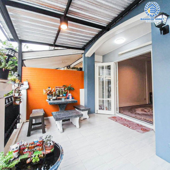 *****ทาวน์เฮ้าส์มือสอง โครงการ บุศรินทร์ วงแหวน-รัตนาธิเบศร์ เนื้อที่กว้าง 28.10 ตร.ว. ฟังก์ชัน 4 ห้องนอน 2 ห้องน้ำ ภายในโล่งกว้าง แต่งสวยสไตล์โมเดิร์น ฟรี! เครื่องปรับอากาศ บนทำเลเดินทางสะดวก เชื่อมต่อถนนบ้านกล้วย-ไทรน้อย, ถนนบางกรวย-ไทรน้อย, ถนนกาญจณาภิเษก ใกล้จุดขึ้นทางด่วน "ศรีรัช" จองเลย!