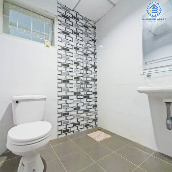 *****ทาวน์เฮ้าส์มือสอง โครงการ บุศรินทร์ วงแหวน-รัตนาธิเบศร์ เนื้อที่กว้าง 28.10 ตร.ว. ฟังก์ชัน 4 ห้องนอน 2 ห้องน้ำ ภายในโล่งกว้าง แต่งสวยสไตล์โมเดิร์น ฟรี! เครื่องปรับอากาศ บนทำเลเดินทางสะดวก เชื่อมต่อถนนบ้านกล้วย-ไทรน้อย, ถนนบางกรวย-ไทรน้อย, ถนนกาญจณาภิเษก ใกล้จุดขึ้นทางด่วน "ศรีรัช" จองเลย!