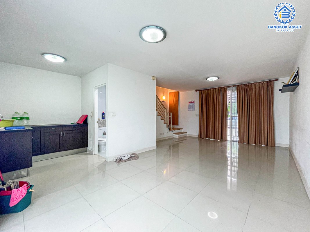 *****ทาวน์เฮ้าส์มือสองนนทบุรี โครงการ พลีโน่ ติวานนท์-แจ้งวัฒนะ บ้านหลังมุม เนื้อที่ 22.1 ตร.ว สภาพดี พื้นที่ใช้สอยเยอะ กับฟังก์ชัน 3 ห้องนอน 2 ห้องน้ำ 2 ที่จอดรถ พิเศษฟรี! 2 เครื่องปรับอากาศ ทำเลในเมือง เชื่อมต่อถนนติวานนท์, ถนนศรีสมาน ใกล้ "สนามบินดอนเมือง" และ "ศูนย์การประชุมอิมแพ็ค เมืองทองธานี"