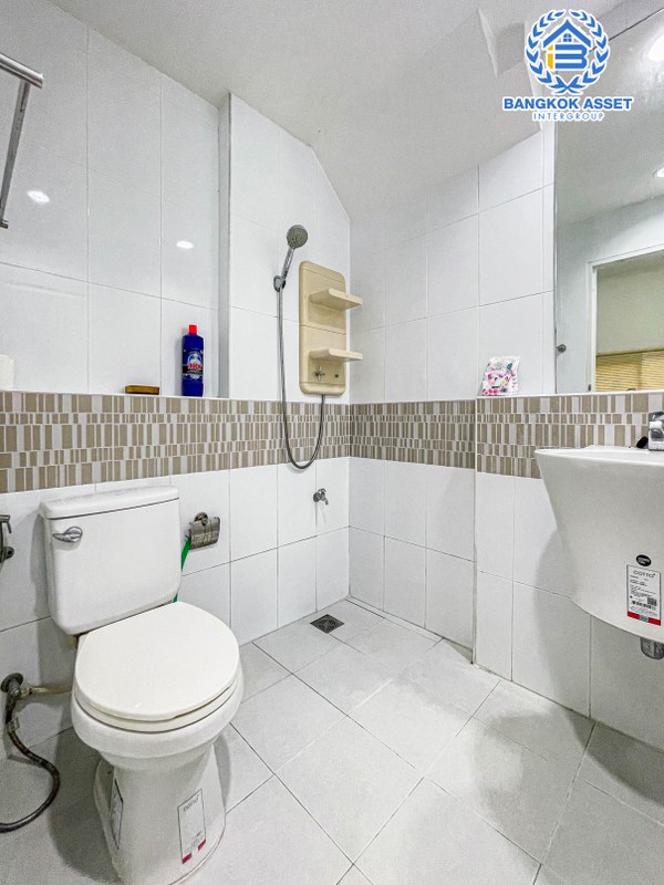 *****ทาวน์เฮ้าส์มือสองนนทบุรี โครงการ พลีโน่ ติวานนท์-แจ้งวัฒนะ บ้านหลังมุม เนื้อที่ 22.1 ตร.ว สภาพดี พื้นที่ใช้สอยเยอะ กับฟังก์ชัน 3 ห้องนอน 2 ห้องน้ำ 2 ที่จอดรถ พิเศษฟรี! 2 เครื่องปรับอากาศ ทำเลในเมือง เชื่อมต่อถนนติวานนท์, ถนนศรีสมาน ใกล้ "สนามบินดอนเมือง" และ "ศูนย์การประชุมอิมแพ็ค เมืองทองธานี"