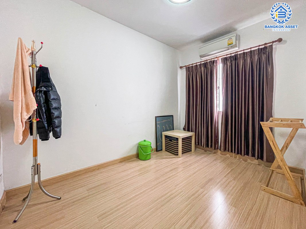 *****ทาวน์เฮ้าส์มือสองนนทบุรี โครงการ พลีโน่ ติวานนท์-แจ้งวัฒนะ บ้านหลังมุม เนื้อที่ 22.1 ตร.ว สภาพดี พื้นที่ใช้สอยเยอะ กับฟังก์ชัน 3 ห้องนอน 2 ห้องน้ำ 2 ที่จอดรถ พิเศษฟรี! 2 เครื่องปรับอากาศ ทำเลในเมือง เชื่อมต่อถนนติวานนท์, ถนนศรีสมาน ใกล้ "สนามบินดอนเมือง" และ "ศูนย์การประชุมอิมแพ็ค เมืองทองธานี"