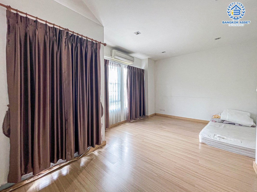 *****ทาวน์เฮ้าส์มือสองนนทบุรี โครงการ พลีโน่ ติวานนท์-แจ้งวัฒนะ บ้านหลังมุม เนื้อที่ 22.1 ตร.ว สภาพดี พื้นที่ใช้สอยเยอะ กับฟังก์ชัน 3 ห้องนอน 2 ห้องน้ำ 2 ที่จอดรถ พิเศษฟรี! 2 เครื่องปรับอากาศ ทำเลในเมือง เชื่อมต่อถนนติวานนท์, ถนนศรีสมาน ใกล้ "สนามบินดอนเมือง" และ "ศูนย์การประชุมอิมแพ็ค เมืองทองธานี"