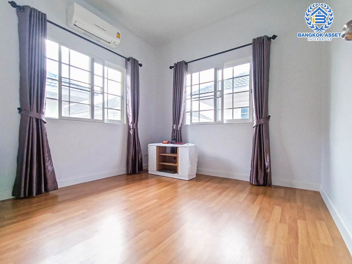 *****บ้านเดี่ยวมือสอง โครงการ เพอร์เฟคพาร์ค ชัยพฤกษ์ แบรนด์ Property Perfect เนื้อที่ 61.30 ตร.ว. ฟังก์ชัน 3 ห้องนอน 3 ห้องน้ำ 2 ที่จอดรถ เติมเต็มทุกไลฟ์สไตล์ บนทำเลเดินทางง่าย เชื่อมต่อทั้ง ถนนกาญจนาภิเษก ถนนรัตนาธิเบศร์ ถนนชัยพฤษ์ ใกล้รถไฟฟ้าสายสีม่วง "สถานีคลองบางไผ่" และทางด่วน "ศรีรัช"