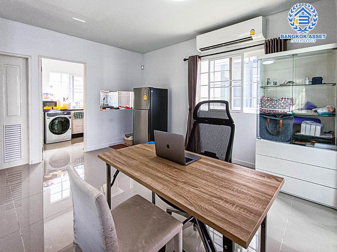 *****บ้านเดี่ยวมือสอง โครงการ เพอร์เฟคพาร์ค ชัยพฤกษ์ แบรนด์ Property Perfect เนื้อที่ 61.30 ตร.ว. ฟังก์ชัน 3 ห้องนอน 3 ห้องน้ำ 2 ที่จอดรถ เติมเต็มทุกไลฟ์สไตล์ บนทำเลเดินทางง่าย เชื่อมต่อทั้ง ถนนกาญจนาภิเษก ถนนรัตนาธิเบศร์ ถนนชัยพฤษ์ ใกล้รถไฟฟ้าสายสีม่วง "สถานีคลองบางไผ่" และทางด่วน "ศรีรัช"