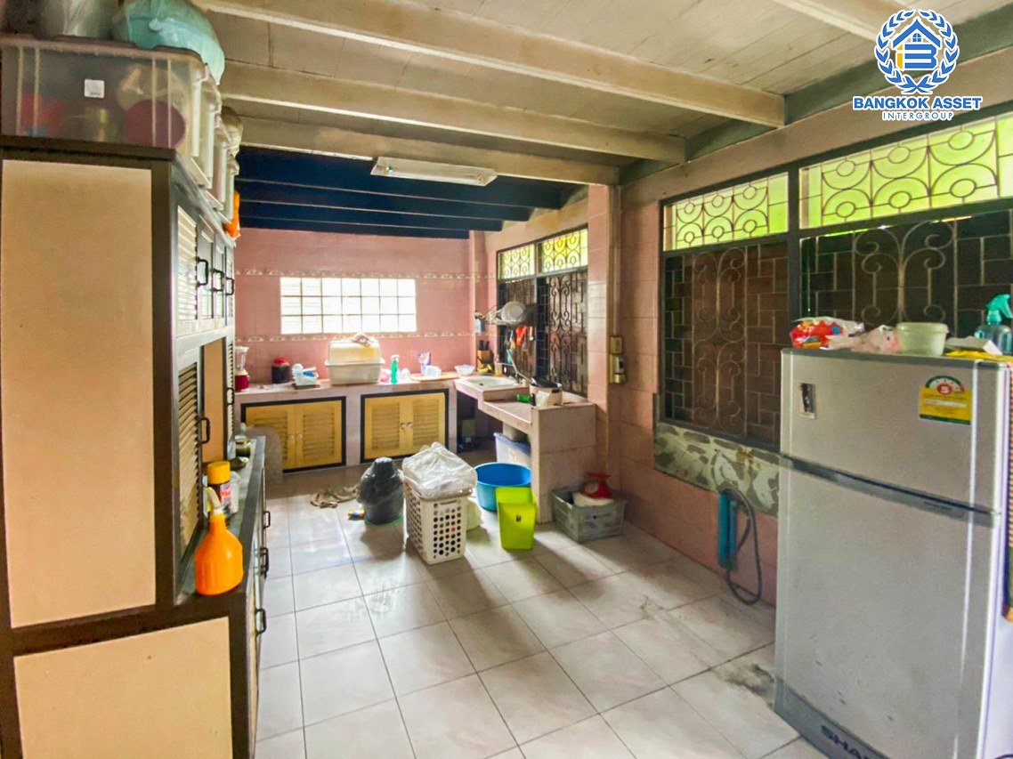 *****บ้านเดี่ยวมือสอง ซอยกรุงเทพ-นนทบุรี56 เนื้อที่กว้าง 74 ตร.ว. ฟังก์ชัน 4 ห้องนอน 1 ห้องน้ำ ภายในสภาพดี ตั้งบนทำเลชุมชน เดินทางสะดวกสบาย เชื่อมต่อถนนวงศ์สว่าง, ถนนกรุงเทพ-นนทบุรี, ถนนนครอินทร์, ถนนติวานนท์ ใกล้รถไฟฟ้าสายสีม่วง "สถานีวงศ์สว่าง" และทางด่วน "ศรีรัช" จองเลย!