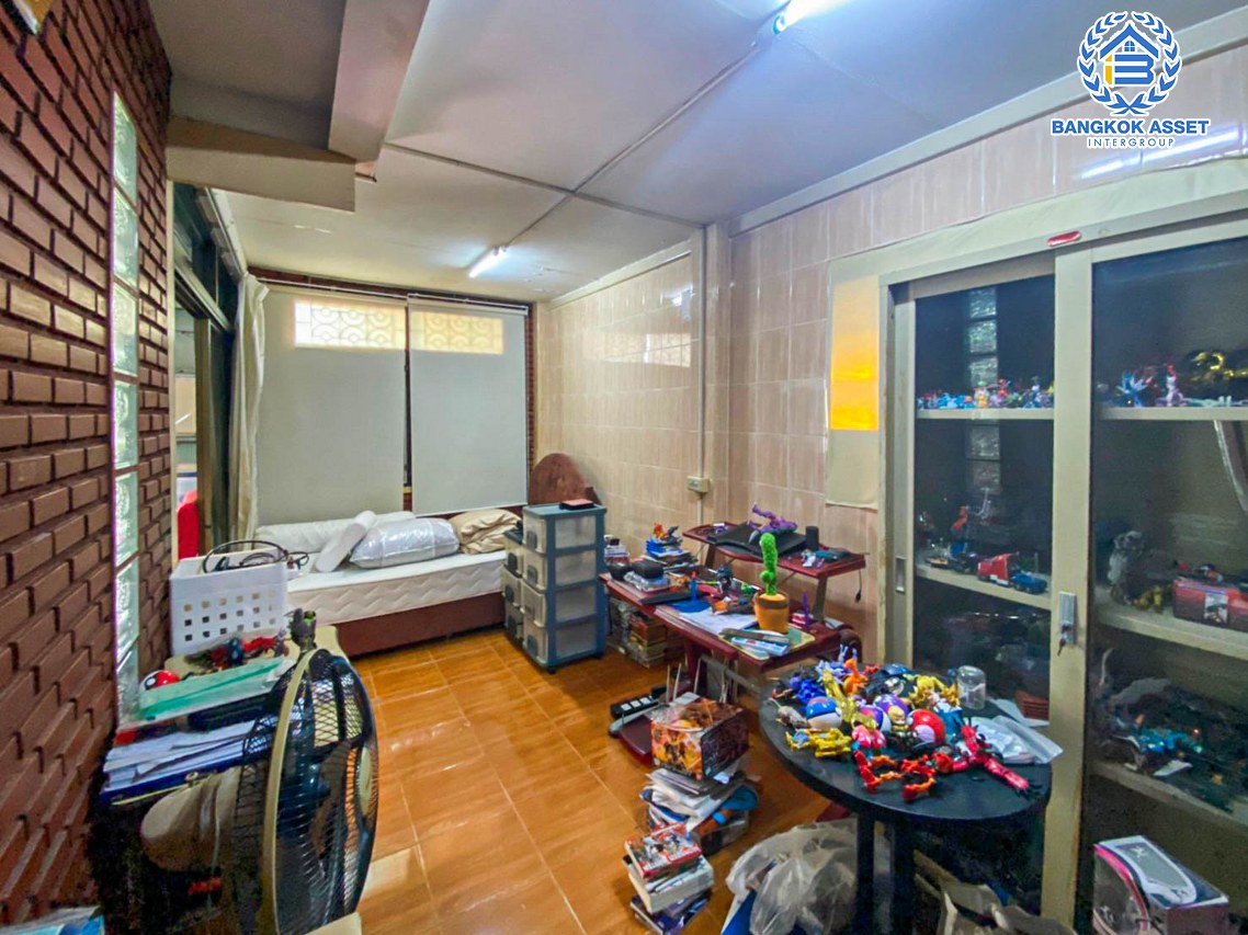 *****บ้านเดี่ยวมือสอง ซอยกรุงเทพ-นนทบุรี56 เนื้อที่กว้าง 74 ตร.ว. ฟังก์ชัน 4 ห้องนอน 1 ห้องน้ำ ภายในสภาพดี ตั้งบนทำเลชุมชน เดินทางสะดวกสบาย เชื่อมต่อถนนวงศ์สว่าง, ถนนกรุงเทพ-นนทบุรี, ถนนนครอินทร์, ถนนติวานนท์ ใกล้รถไฟฟ้าสายสีม่วง "สถานีวงศ์สว่าง" และทางด่วน "ศรีรัช" จองเลย!