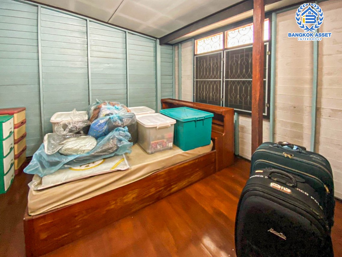 *****บ้านเดี่ยวมือสอง ซอยกรุงเทพ-นนทบุรี56 เนื้อที่กว้าง 74 ตร.ว. ฟังก์ชัน 4 ห้องนอน 1 ห้องน้ำ ภายในสภาพดี ตั้งบนทำเลชุมชน เดินทางสะดวกสบาย เชื่อมต่อถนนวงศ์สว่าง, ถนนกรุงเทพ-นนทบุรี, ถนนนครอินทร์, ถนนติวานนท์ ใกล้รถไฟฟ้าสายสีม่วง "สถานีวงศ์สว่าง" และทางด่วน "ศรีรัช" จองเลย!