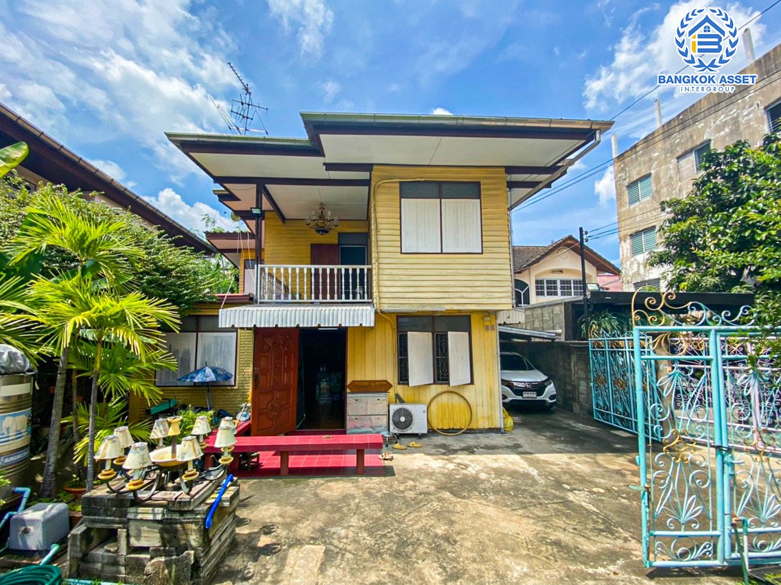 *****บ้านเดี่ยวมือสอง ซอยกรุงเทพ-นนทบุรี56 เนื้อที่กว้าง 74 ตร.ว. ฟังก์ชัน 4 ห้องนอน 1 ห้องน้ำ ภายในสภาพดี ตั้งบนทำเลชุมชน เดินทางสะดวกสบาย เชื่อมต่อถนนวงศ์สว่าง, ถนนกรุงเทพ-นนทบุรี, ถนนนครอินทร์, ถนนติวานนท์ ใกล้รถไฟฟ้าสายสีม่วง "สถานีวงศ์สว่าง" และทางด่วน "ศรีรัช" จองเลย!