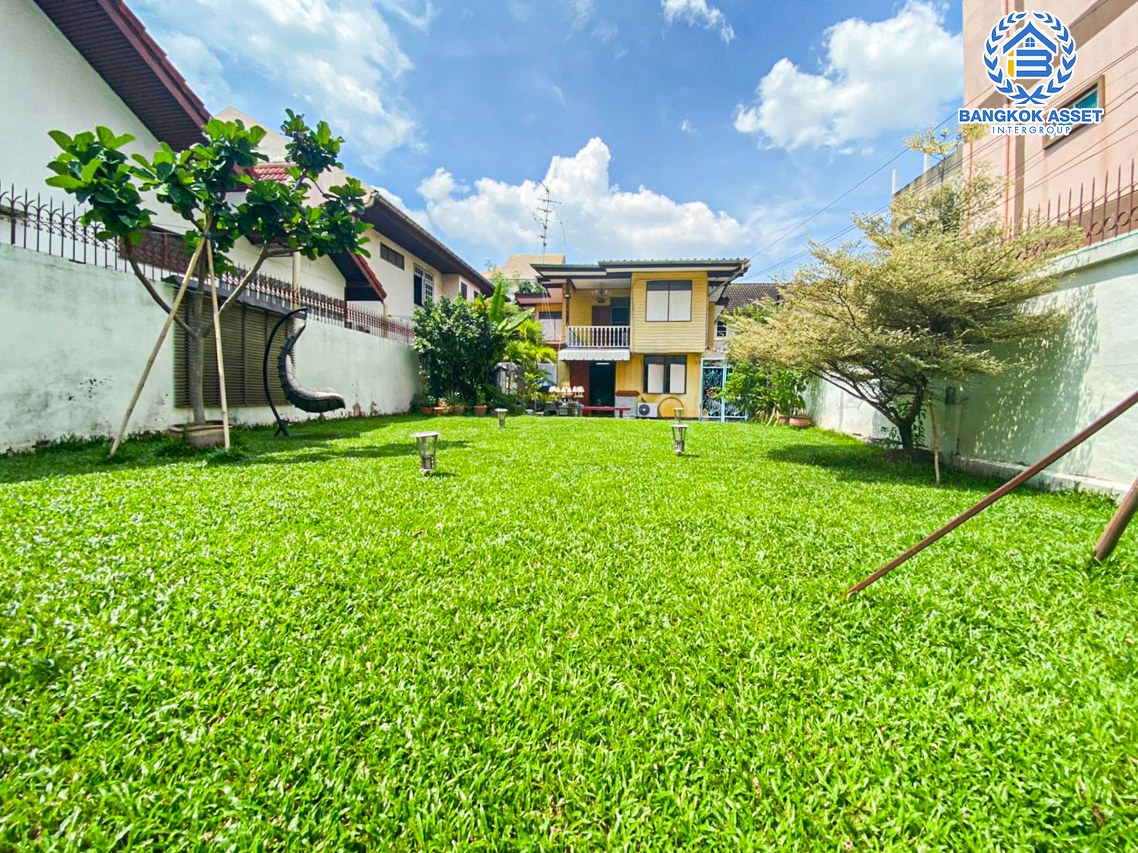 *****บ้านเดี่ยวมือสอง ซอยกรุงเทพ-นนทบุรี56 เนื้อที่กว้าง 74 ตร.ว. ฟังก์ชัน 4 ห้องนอน 1 ห้องน้ำ ภายในสภาพดี ตั้งบนทำเลชุมชน เดินทางสะดวกสบาย เชื่อมต่อถนนวงศ์สว่าง, ถนนกรุงเทพ-นนทบุรี, ถนนนครอินทร์, ถนนติวานนท์ ใกล้รถไฟฟ้าสายสีม่วง "สถานีวงศ์สว่าง" และทางด่วน "ศรีรัช" จองเลย!