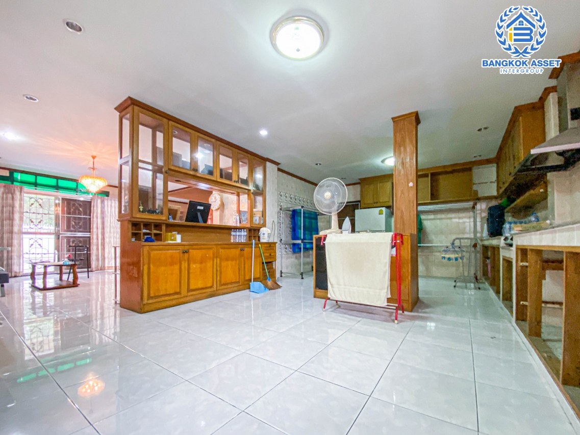 *****บ้านเดี่ยวมือสองกรุงเทพมหานคร โครงการ กฤษดานคร17 พุทธมณฑล สาย3 #หลังมุม เนื้อที่กว้างขวางถึง 60 ตร.ว. ฟังก์ชัน 4 ห้องนอน 2 ห้องน้ำ 1 ที่จอดรถ ทำเลติดถนนพุทธมณฑลสาย3 เชื่อมต่อเมืองสะดวก ใกล้ทางคู่ขนานลอยฟ้าบรมราชชนนี, ม.มหิดล และทางด่วน