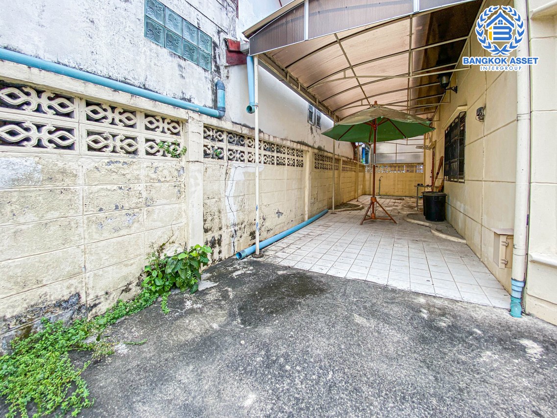 *****บ้านเดี่ยวมือสองกรุงเทพมหานคร โครงการ กฤษดานคร17 พุทธมณฑล สาย3 #หลังมุม เนื้อที่กว้างขวางถึง 60 ตร.ว. ฟังก์ชัน 4 ห้องนอน 2 ห้องน้ำ 1 ที่จอดรถ ทำเลติดถนนพุทธมณฑลสาย3 เชื่อมต่อเมืองสะดวก ใกล้ทางคู่ขนานลอยฟ้าบรมราชชนนี, ม.มหิดล และทางด่วน