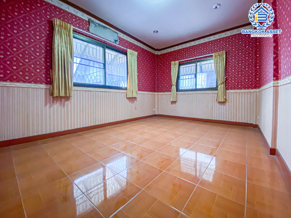 *****บ้านเดี่ยวมือสองกรุงเทพมหานคร โครงการ กฤษดานคร17 พุทธมณฑล สาย3 #หลังมุม เนื้อที่กว้างขวางถึง 60 ตร.ว. ฟังก์ชัน 4 ห้องนอน 2 ห้องน้ำ 1 ที่จอดรถ ทำเลติดถนนพุทธมณฑลสาย3 เชื่อมต่อเมืองสะดวก ใกล้ทางคู่ขนานลอยฟ้าบรมราชชนนี, ม.มหิดล และทางด่วน