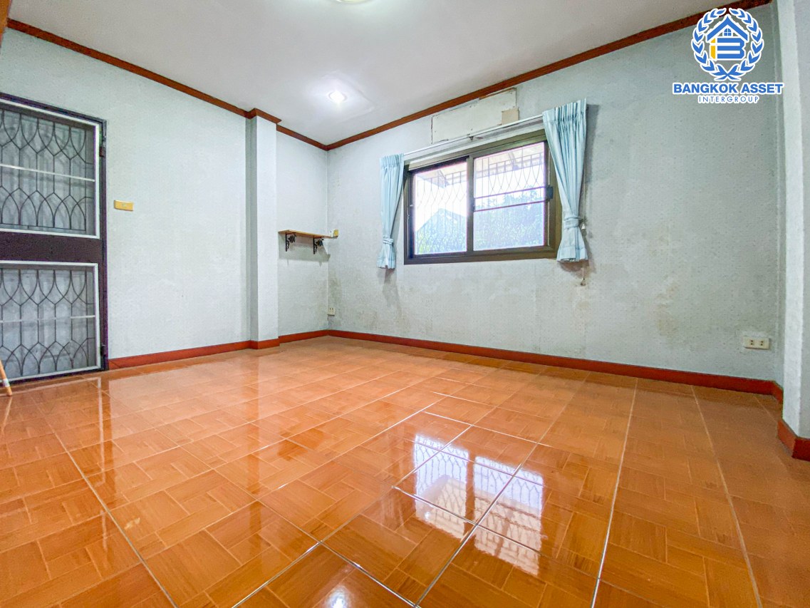 *****บ้านเดี่ยวมือสองกรุงเทพมหานคร โครงการ กฤษดานคร17 พุทธมณฑล สาย3 #หลังมุม เนื้อที่กว้างขวางถึง 60 ตร.ว. ฟังก์ชัน 4 ห้องนอน 2 ห้องน้ำ 1 ที่จอดรถ ทำเลติดถนนพุทธมณฑลสาย3 เชื่อมต่อเมืองสะดวก ใกล้ทางคู่ขนานลอยฟ้าบรมราชชนนี, ม.มหิดล และทางด่วน