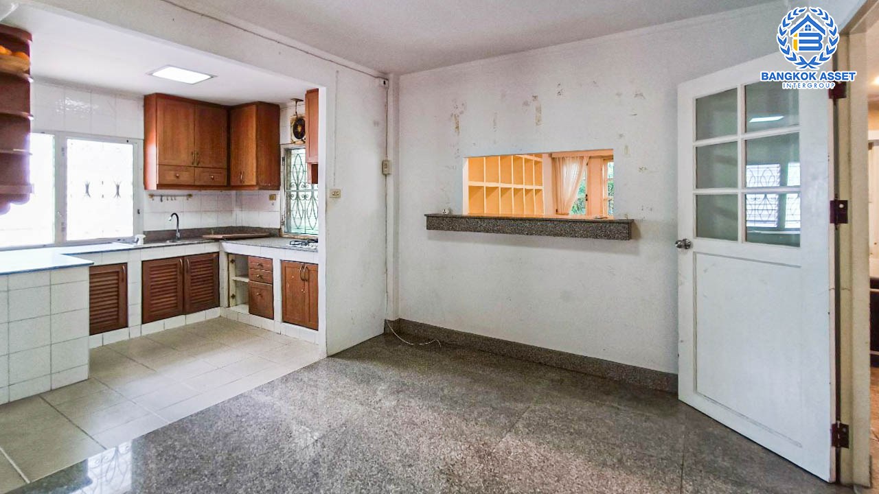 *****บ้านเดี่ยวมือสองกรุงเทพมหานคร โครงการ สัมมากร รามคำแหง110 เนื้อที่กว้างขวางถึง 75 ตร.ว. ฟังก์ชัน 3 ห้องนอน 4 ห้องน้ำ 2 ที่จอดรถ แถมฟรี! 1 เครื่องปรับอากาศ บนทำเลเยี่ยม ใกล้รถไฟฟ้าสายสีส้ม (ในอนาคต) "สถานีสัมมากร" และทางด่วน "มอเตอร์เวย์-สุวรรณภูมิ"