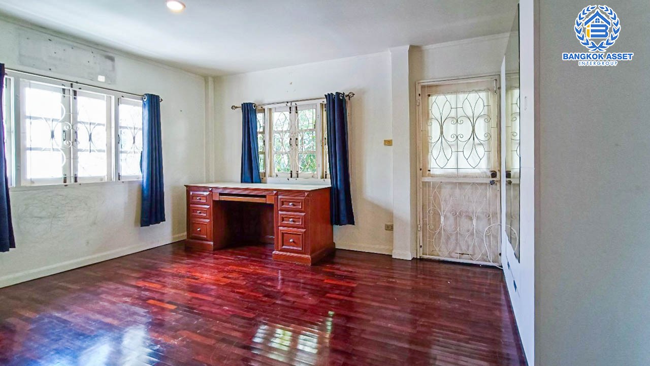 *****บ้านเดี่ยวมือสองกรุงเทพมหานคร โครงการ สัมมากร รามคำแหง110 เนื้อที่กว้างขวางถึง 75 ตร.ว. ฟังก์ชัน 3 ห้องนอน 4 ห้องน้ำ 2 ที่จอดรถ แถมฟรี! 1 เครื่องปรับอากาศ บนทำเลเยี่ยม ใกล้รถไฟฟ้าสายสีส้ม (ในอนาคต) "สถานีสัมมากร" และทางด่วน "มอเตอร์เวย์-สุวรรณภูมิ"