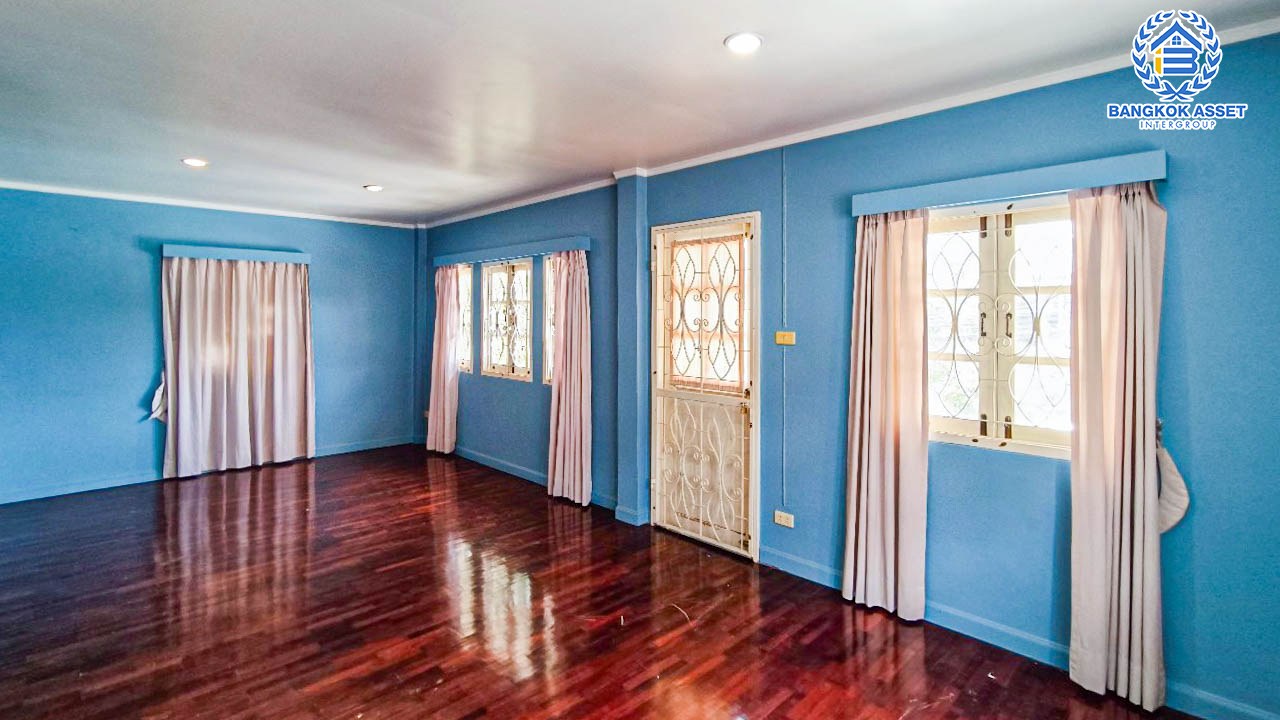 *****บ้านเดี่ยวมือสองกรุงเทพมหานคร โครงการ สัมมากร รามคำแหง110 เนื้อที่กว้างขวางถึง 75 ตร.ว. ฟังก์ชัน 3 ห้องนอน 4 ห้องน้ำ 2 ที่จอดรถ แถมฟรี! 1 เครื่องปรับอากาศ บนทำเลเยี่ยม ใกล้รถไฟฟ้าสายสีส้ม (ในอนาคต) "สถานีสัมมากร" และทางด่วน "มอเตอร์เวย์-สุวรรณภูมิ"