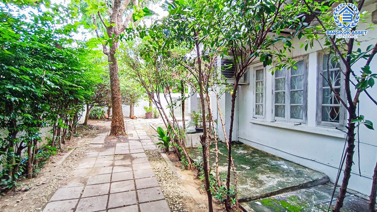 *****บ้านเดี่ยวมือสองกรุงเทพมหานคร โครงการ สัมมากร รามคำแหง110 เนื้อที่กว้างขวางถึง 75 ตร.ว. ฟังก์ชัน 3 ห้องนอน 4 ห้องน้ำ 2 ที่จอดรถ แถมฟรี! 1 เครื่องปรับอากาศ บนทำเลเยี่ยม ใกล้รถไฟฟ้าสายสีส้ม (ในอนาคต) "สถานีสัมมากร" และทางด่วน "มอเตอร์เวย์-สุวรรณภูมิ"