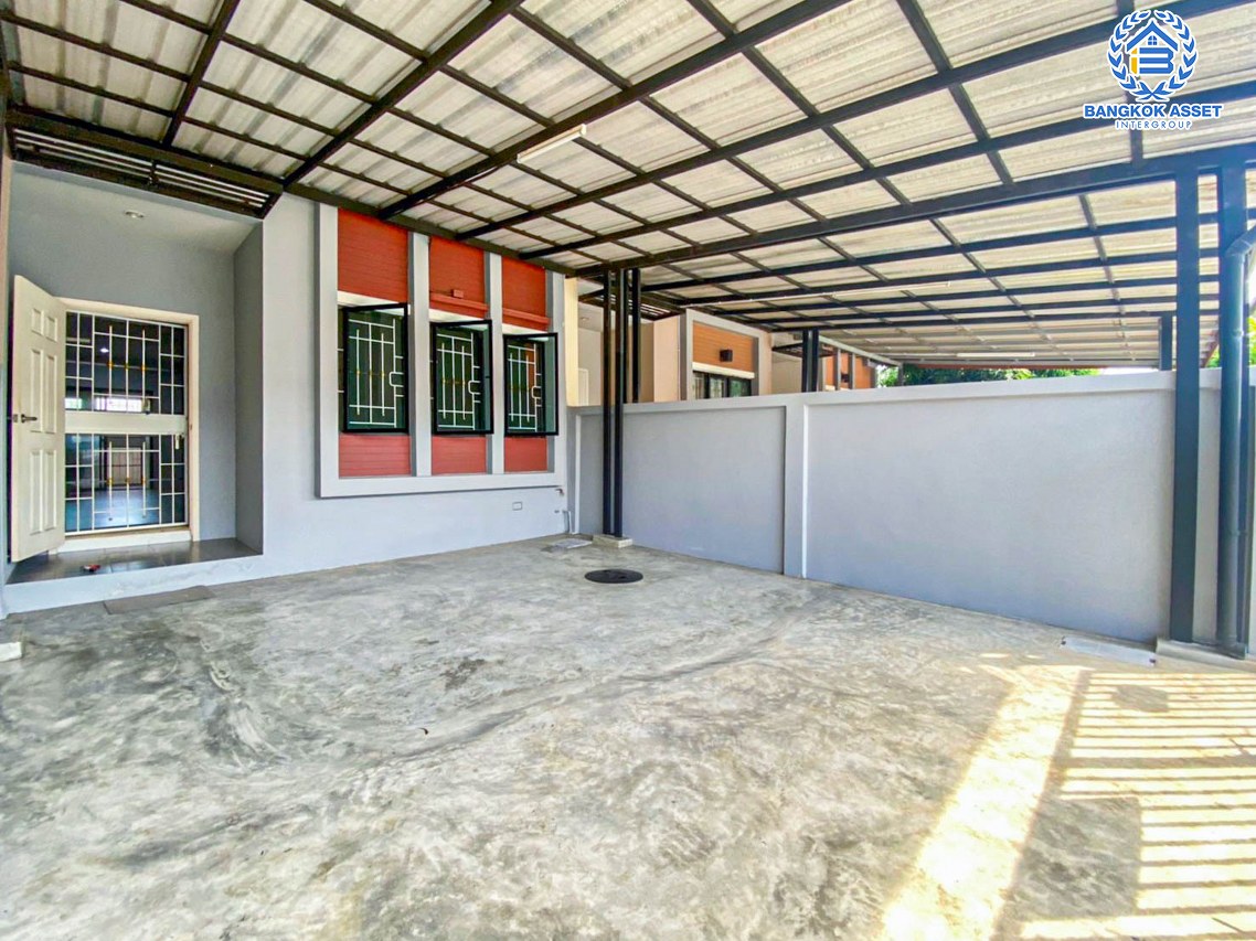 ทาวน์เฮ้าส์มือสอง ปทุมธานี โครงการ เลอวิลล์พลัส รังสิต-นครนายก เนื้อที่ 23.70 ตร.ว. ฟังก์ชัน 2 ห้องนอน 1 ห้องน้ำ แถมฟรี! เครื่องปรับอากาศ และเครื่องทำน้ำอุ่น ภายในตกแต่งแบบโมเดิร์นสภาพดี ราคาสุดคุ้ม บนทำเลเดินทางสะดวก เข้า-ออกได้ทั้งถนนรังสิต-นครนายก, ถนนคลองหลวง, ถนนคลอง7 ใกล้ศูนย์การค้าฟิวเจอร์พาร์ครังสิต จองเลย!