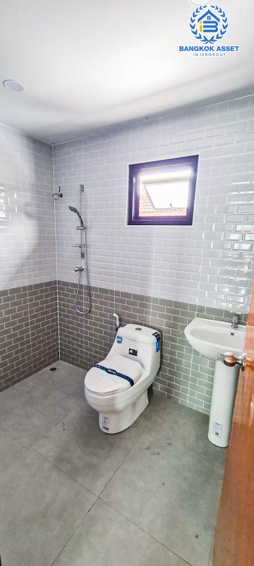 *****บ้านเดี่ยวมือสองกรุงเทพมหานคร หมู่บ้านอักษรา พุทธมณฑล สาย3 เนื้อที่ 77 ตร.ว บ้านสไตล์หรูหรา ราคาดี กับฟังก์ชัน 4 ห้องนอน 3 ห้องน้ำ 2 ที่จอดรถ ทำเลเยี่ยม ถนนโล่ง เชื่อมต่อถนนพุทธมณฑลสาย3, ถนนเลียบคลองทวีวัฒนา ใกล้สวนสาธารณะ "พุทธมณฑล" และ "มหาวิทยาลัยมหิดล ศาลายา"