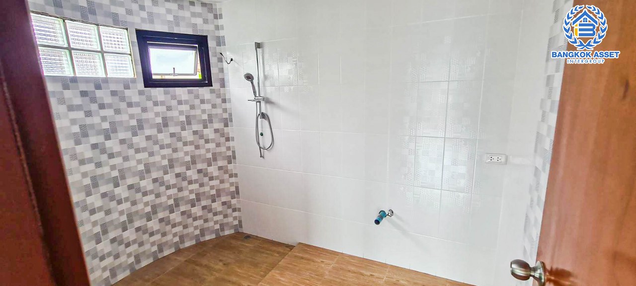 *****บ้านเดี่ยวมือสองกรุงเทพมหานคร หมู่บ้านอักษรา พุทธมณฑล สาย3 เนื้อที่ 77 ตร.ว บ้านสไตล์หรูหรา ราคาดี กับฟังก์ชัน 4 ห้องนอน 3 ห้องน้ำ 2 ที่จอดรถ ทำเลเยี่ยม ถนนโล่ง เชื่อมต่อถนนพุทธมณฑลสาย3, ถนนเลียบคลองทวีวัฒนา ใกล้สวนสาธารณะ "พุทธมณฑล" และ "มหาวิทยาลัยมหิดล ศาลายา"