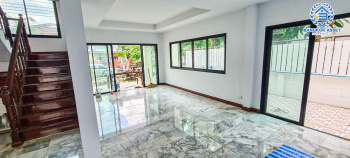 *****บ้านเดี่ยวมือสองกรุงเทพมหานคร หมู่บ้านอักษรา พุทธมณฑล สาย3 เนื้อที่ 77 ตร.ว บ้านสไตล์หรูหรา ราคาดี กับฟังก์ชัน 4 ห้องนอน 3 ห้องน้ำ 2 ที่จอดรถ ทำเลเยี่ยม ถนนโล่ง เชื่อมต่อถนนพุทธมณฑลสาย3, ถนนเลียบคลองทวีวัฒนา ใกล้สวนสาธารณะ "พุทธมณฑล" และ "มหาวิทยาลัยมหิดล ศาลายา"