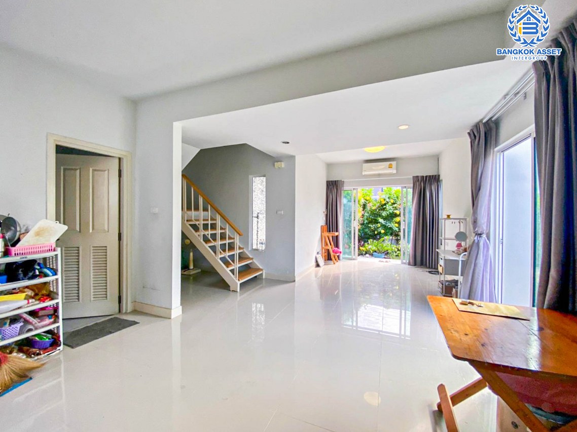 *****ทาวน์เฮาส์มือสอง โซนนนทบุรี โครงการ เดอะคัลเลอร์ กาญจนาภิเษก-ราชพฤกษ์ เนื้อที่ 26 ตร.ว หลังมุม ร่วมกับฟังก์ชัน 3 ห้องนอน 2 ห้องน้ำ 1 บ้านสภาพสวย พร้อมอยู่ แถมฟรี! เครื่องปรับอากาศ และเครื่องทำน้ำอุ่น บนทำเลดี สภาพแวดล้อมสวยและสงบ โครงการใกล้โรงพยาบาล เชื่อมต่อถนนบางกรวย-ไทรน้อย