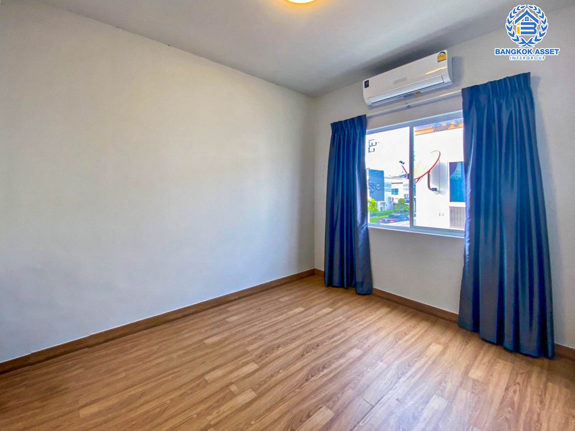 *****ทาวน์เฮาส์มือสอง โซนนนทบุรี โครงการ เดอะคัลเลอร์ กาญจนาภิเษก-ราชพฤกษ์ เนื้อที่ 26 ตร.ว หลังมุม ร่วมกับฟังก์ชัน 3 ห้องนอน 2 ห้องน้ำ 1 บ้านสภาพสวย พร้อมอยู่ แถมฟรี! เครื่องปรับอากาศ และเครื่องทำน้ำอุ่น บนทำเลดี สภาพแวดล้อมสวยและสงบ โครงการใกล้โรงพยาบาล เชื่อมต่อถนนบางกรวย-ไทรน้อย