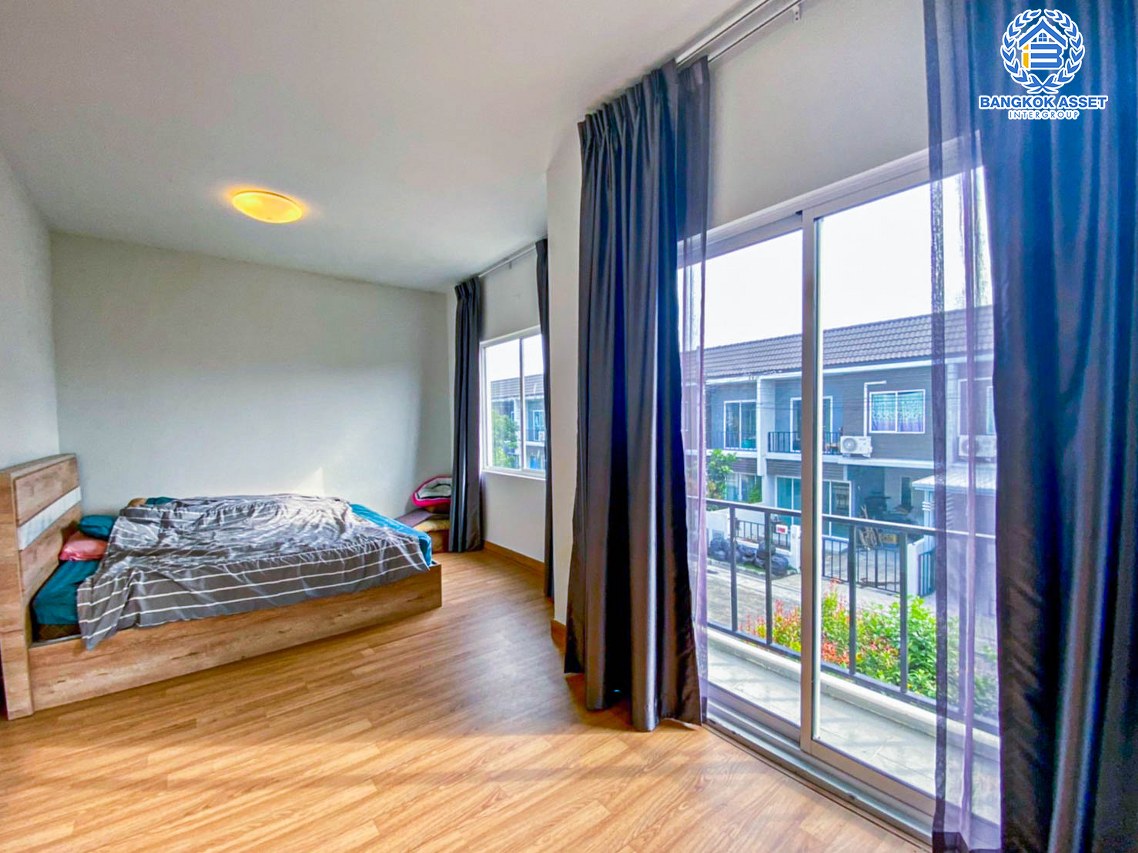 *****ทาวน์เฮาส์มือสอง โซนนนทบุรี โครงการ เดอะคัลเลอร์ กาญจนาภิเษก-ราชพฤกษ์ เนื้อที่ 26 ตร.ว หลังมุม ร่วมกับฟังก์ชัน 3 ห้องนอน 2 ห้องน้ำ 1 บ้านสภาพสวย พร้อมอยู่ แถมฟรี! เครื่องปรับอากาศ และเครื่องทำน้ำอุ่น บนทำเลดี สภาพแวดล้อมสวยและสงบ โครงการใกล้โรงพยาบาล เชื่อมต่อถนนบางกรวย-ไทรน้อย