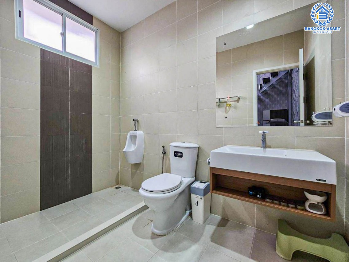 *****บ้านเดี่ยวมือสอง โครงการ พฤกษาวิลเลจ28 ซีนเนอรี่ กาญจนาภิเษก เนื้อที่ 69.90 ตร.ว. ฟังก์ชัน 4 ห้องนอน 3 ห้องน้ำ 3 ที่จอดรถ บ้านสภาพดี ภายในตกแต่งทันสมัย ต่อเติมหลังคาโรงรถพร้อมใช้งาน บนทำเลเชื่อมต่อถนนกาญจนาภิเษก ใกล้โครงการรถไฟฟ้าสายสีม่วง "สถานีตลาดบางใหญ่"