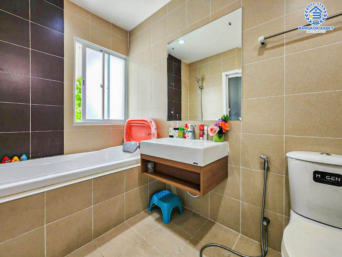 *****บ้านเดี่ยวมือสอง โครงการ พฤกษาวิลเลจ28 ซีนเนอรี่ กาญจนาภิเษก เนื้อที่ 69.90 ตร.ว. ฟังก์ชัน 4 ห้องนอน 3 ห้องน้ำ 3 ที่จอดรถ บ้านสภาพดี ภายในตกแต่งทันสมัย ต่อเติมหลังคาโรงรถพร้อมใช้งาน บนทำเลเชื่อมต่อถนนกาญจนาภิเษก ใกล้โครงการรถไฟฟ้าสายสีม่วง "สถานีตลาดบางใหญ่"