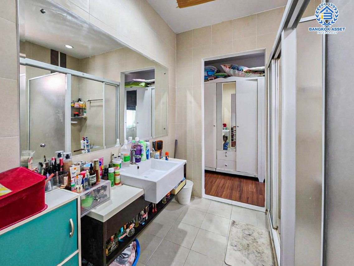 *****บ้านเดี่ยวมือสอง โครงการ พฤกษาวิลเลจ28 ซีนเนอรี่ กาญจนาภิเษก เนื้อที่ 69.90 ตร.ว. ฟังก์ชัน 4 ห้องนอน 3 ห้องน้ำ 3 ที่จอดรถ บ้านสภาพดี ภายในตกแต่งทันสมัย ต่อเติมหลังคาโรงรถพร้อมใช้งาน บนทำเลเชื่อมต่อถนนกาญจนาภิเษก ใกล้โครงการรถไฟฟ้าสายสีม่วง "สถานีตลาดบางใหญ่"