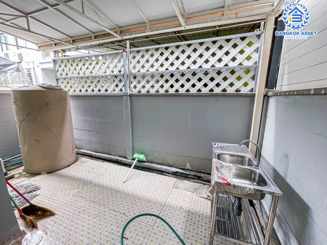 ทาวน์เฮ้าส์มือสอง นนทบุรี โครงการ บ้านกลางเมือง รัตนาธิเบศร์ เนื้อที่ 18.10 ตร.ว. ฟังก์ชันจัดเต็ม 3 ห้องนอน 3 ห้องน้ำ 2 ที่จอดรถ บ้านสภาพดี พร้อมเฟอร์นิเจอร์บิ้วอินทุกห้องนอน ในราคาสุดคุ้ม บนทำเลแห่งการเดินทาง โครงการรถไฟฟ้าสายสีม่วง "สถานีแยกนนทบุรี1" และทางด่วน "งามวงศ์วาน" จองเลย!