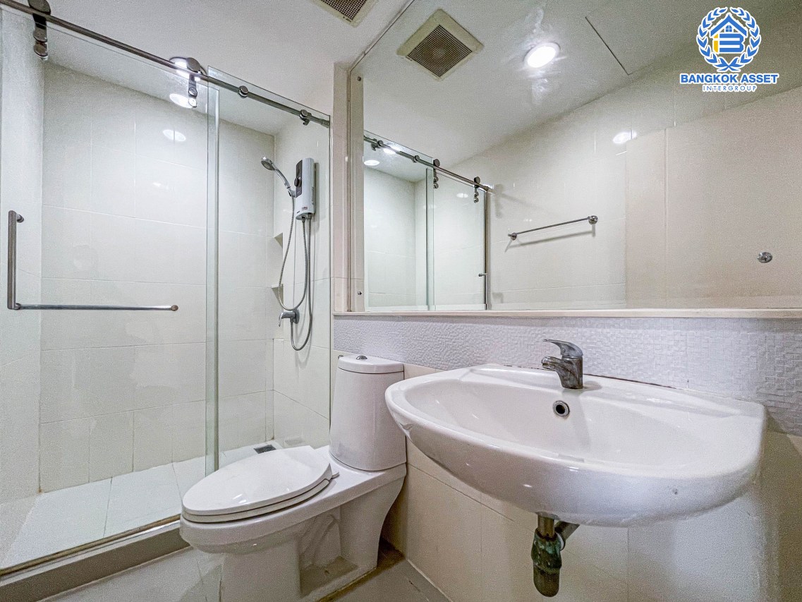 ทาวน์เฮ้าส์มือสอง นนทบุรี โครงการ บ้านกลางเมือง รัตนาธิเบศร์ เนื้อที่ 18.10 ตร.ว. ฟังก์ชันจัดเต็ม 3 ห้องนอน 3 ห้องน้ำ 2 ที่จอดรถ บ้านสภาพดี พร้อมเฟอร์นิเจอร์บิ้วอินทุกห้องนอน ในราคาสุดคุ้ม บนทำเลแห่งการเดินทาง โครงการรถไฟฟ้าสายสีม่วง "สถานีแยกนนทบุรี1" และทางด่วน "งามวงศ์วาน" จองเลย!