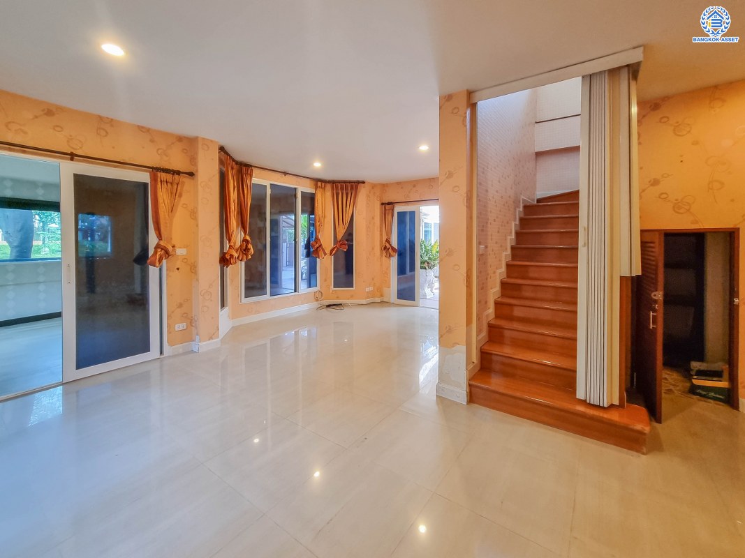 บ้านเดี่ยวมือสองนนทบุรี เพอร์เฟคเพลส2 รัตนาธิเบศร์ เนื้อที่ 69 ตร.ว หลังมุม สภาพสวย โดดเด่น พร้อมฟังก์ชัน 3 ห้องนอน 2 ห้องน้ำ 2 ที่จอดรถ บนทำเลเดินทางสะดวก เชื่อมต่อถนนรัตนาธิเบศร์,  ถนนไทรม้า, ถนนราชพฤกษ์ ใกล้โครงการรถไฟฟ้าสายสีม่วง "สถานีไทรม้า" และจุดขึ้นทางด่วน "งามวงศ์วาน"