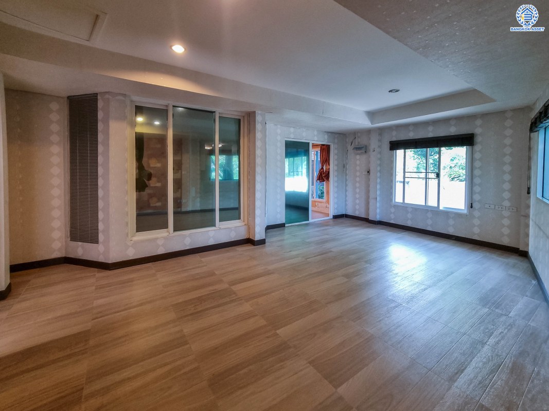 บ้านเดี่ยวมือสองนนทบุรี เพอร์เฟคเพลส2 รัตนาธิเบศร์ เนื้อที่ 69 ตร.ว หลังมุม สภาพสวย โดดเด่น พร้อมฟังก์ชัน 3 ห้องนอน 2 ห้องน้ำ 2 ที่จอดรถ บนทำเลเดินทางสะดวก เชื่อมต่อถนนรัตนาธิเบศร์,  ถนนไทรม้า, ถนนราชพฤกษ์ ใกล้โครงการรถไฟฟ้าสายสีม่วง "สถานีไทรม้า" และจุดขึ้นทางด่วน "งามวงศ์วาน"