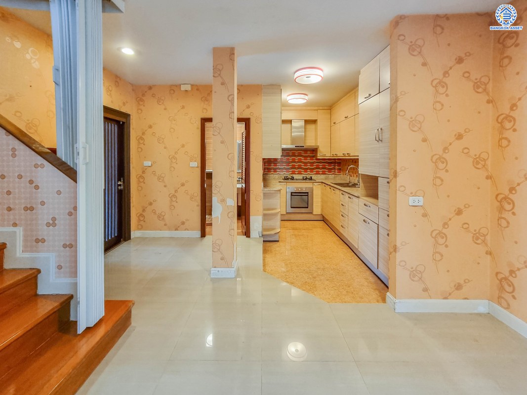 บ้านเดี่ยวมือสองนนทบุรี เพอร์เฟคเพลส2 รัตนาธิเบศร์ เนื้อที่ 69 ตร.ว หลังมุม สภาพสวย โดดเด่น พร้อมฟังก์ชัน 3 ห้องนอน 2 ห้องน้ำ 2 ที่จอดรถ บนทำเลเดินทางสะดวก เชื่อมต่อถนนรัตนาธิเบศร์,  ถนนไทรม้า, ถนนราชพฤกษ์ ใกล้โครงการรถไฟฟ้าสายสีม่วง "สถานีไทรม้า" และจุดขึ้นทางด่วน "งามวงศ์วาน"