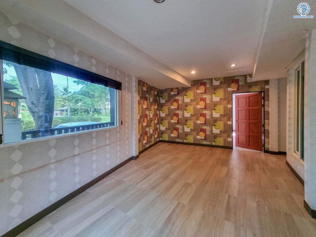 บ้านเดี่ยวมือสองนนทบุรี เพอร์เฟคเพลส2 รัตนาธิเบศร์ เนื้อที่ 69 ตร.ว หลังมุม สภาพสวย โดดเด่น พร้อมฟังก์ชัน 3 ห้องนอน 2 ห้องน้ำ 2 ที่จอดรถ บนทำเลเดินทางสะดวก เชื่อมต่อถนนรัตนาธิเบศร์,  ถนนไทรม้า, ถนนราชพฤกษ์ ใกล้โครงการรถไฟฟ้าสายสีม่วง "สถานีไทรม้า" และจุดขึ้นทางด่วน "งามวงศ์วาน"