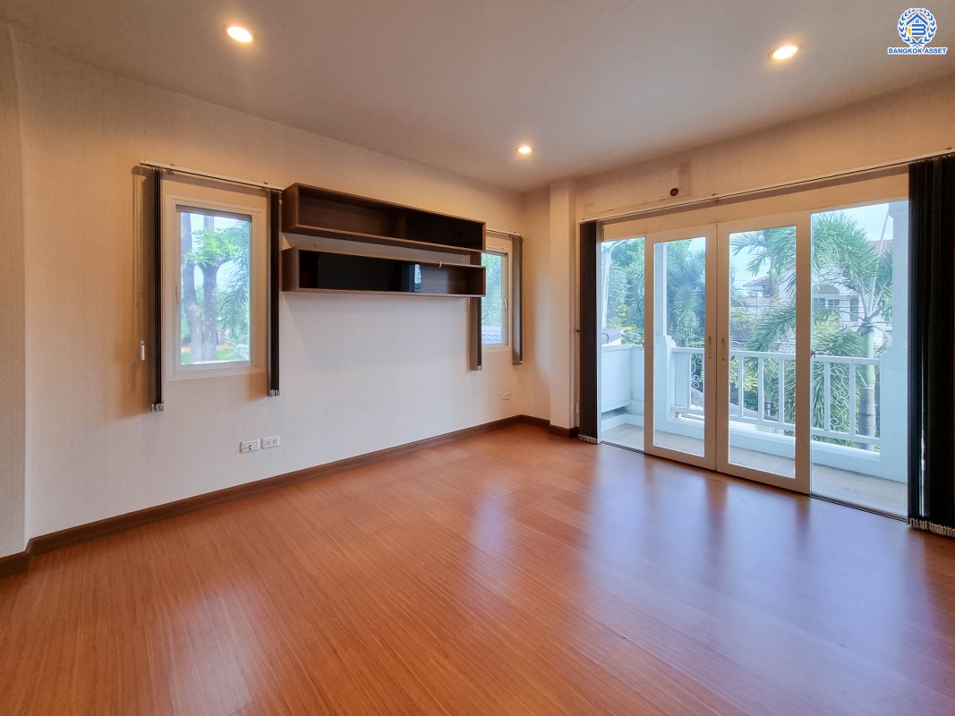 บ้านเดี่ยวมือสองนนทบุรี เพอร์เฟคเพลส2 รัตนาธิเบศร์ เนื้อที่ 69 ตร.ว หลังมุม สภาพสวย โดดเด่น พร้อมฟังก์ชัน 3 ห้องนอน 2 ห้องน้ำ 2 ที่จอดรถ บนทำเลเดินทางสะดวก เชื่อมต่อถนนรัตนาธิเบศร์,  ถนนไทรม้า, ถนนราชพฤกษ์ ใกล้โครงการรถไฟฟ้าสายสีม่วง "สถานีไทรม้า" และจุดขึ้นทางด่วน "งามวงศ์วาน"