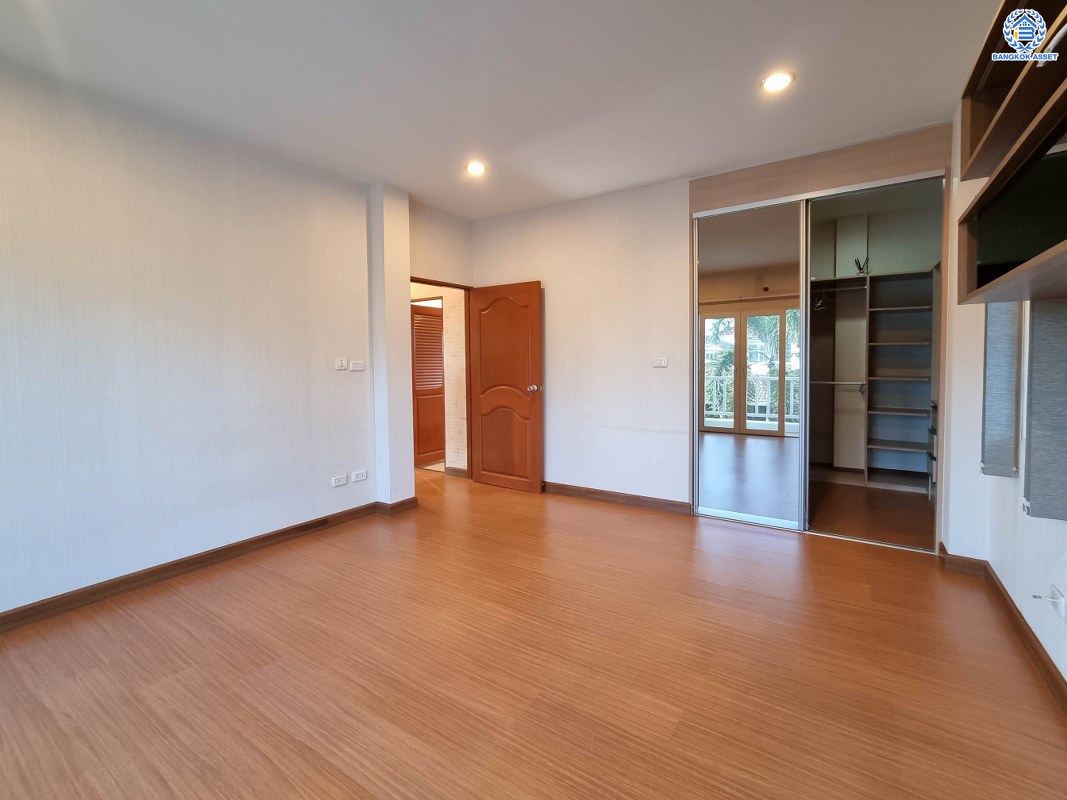 บ้านเดี่ยวมือสองนนทบุรี เพอร์เฟคเพลส2 รัตนาธิเบศร์ เนื้อที่ 69 ตร.ว หลังมุม สภาพสวย โดดเด่น พร้อมฟังก์ชัน 3 ห้องนอน 2 ห้องน้ำ 2 ที่จอดรถ บนทำเลเดินทางสะดวก เชื่อมต่อถนนรัตนาธิเบศร์,  ถนนไทรม้า, ถนนราชพฤกษ์ ใกล้โครงการรถไฟฟ้าสายสีม่วง "สถานีไทรม้า" และจุดขึ้นทางด่วน "งามวงศ์วาน"